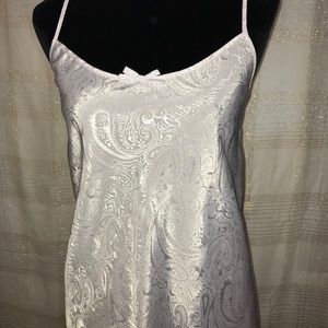 White Vintage Paisley Print Night Gown